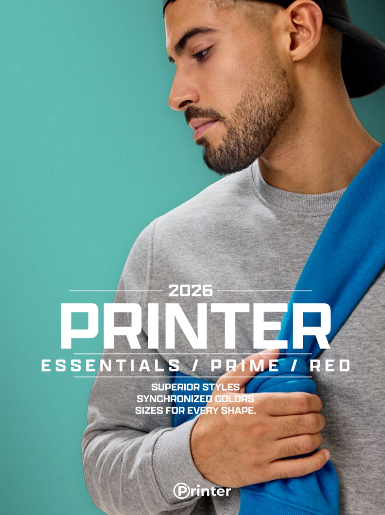 Modieuze kleding met blauwe sjaal.